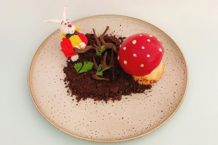 You Can Have An Alice In Wonderland Tea Party At This Dubai Cafe